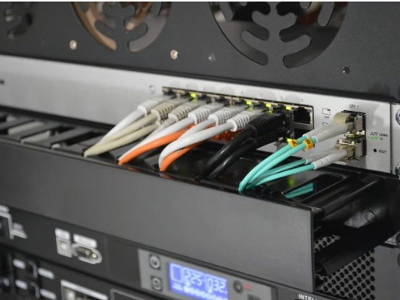 Rack-mounted network switches with structured cabling